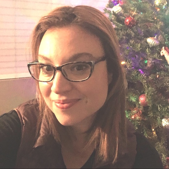 Meet your Posher, Brita Rose 🌹 - Picture 1 of 4